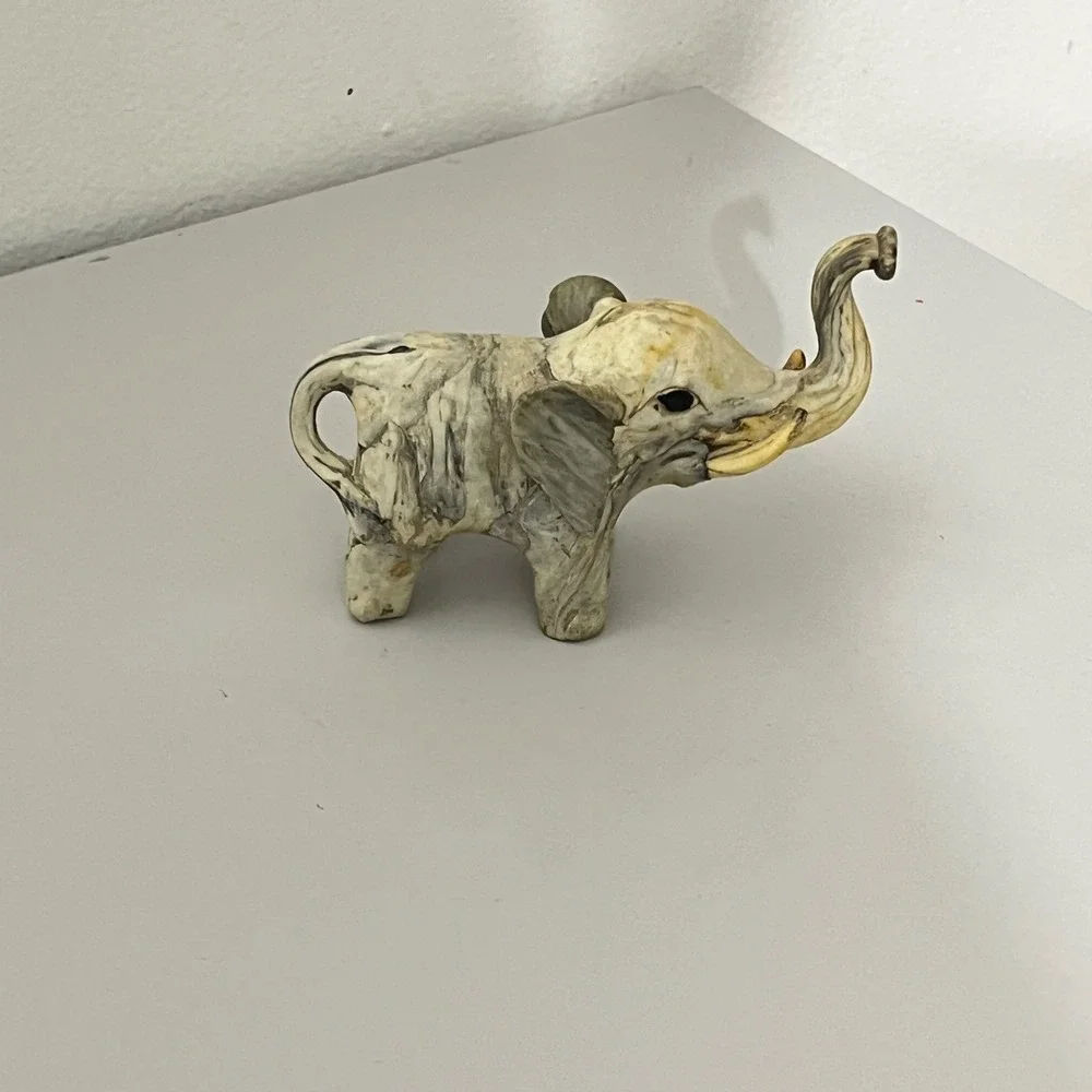 Vintage‎  Elephant Figurine Unisex OS Cream Marbled Trunk Up Lucky Decor